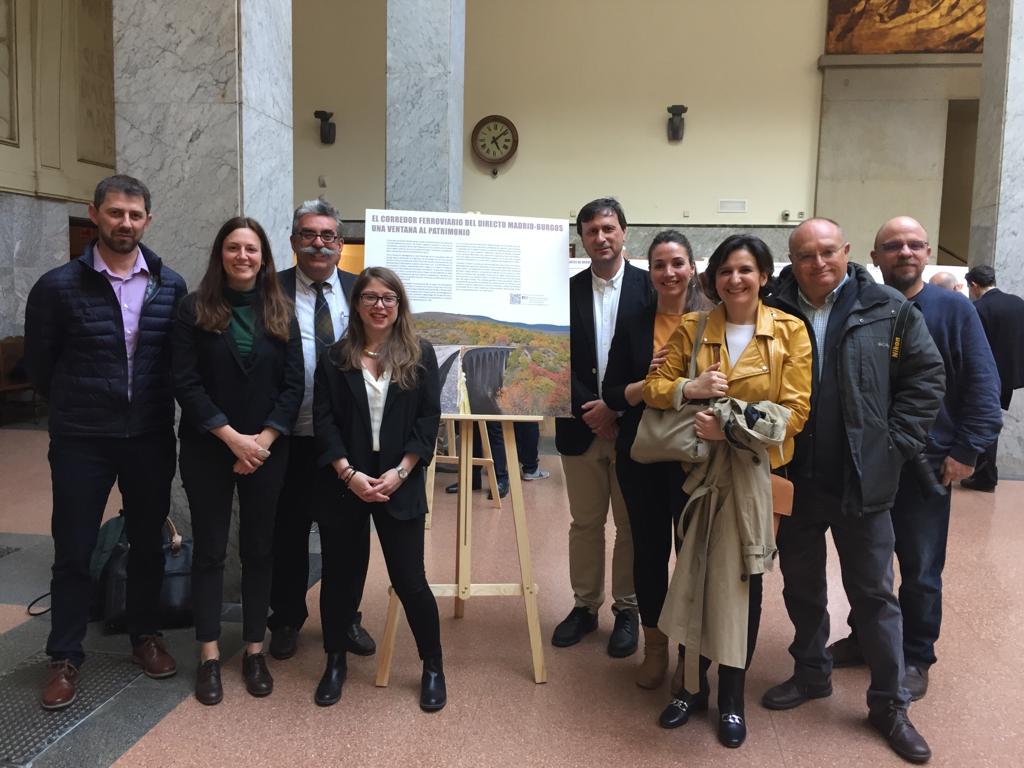 Manuel de la Calle, Claudia Yubero y María García en la inauguración de la exposición
